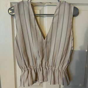 New Banana Republic top. Cute detail with tie sleeves.